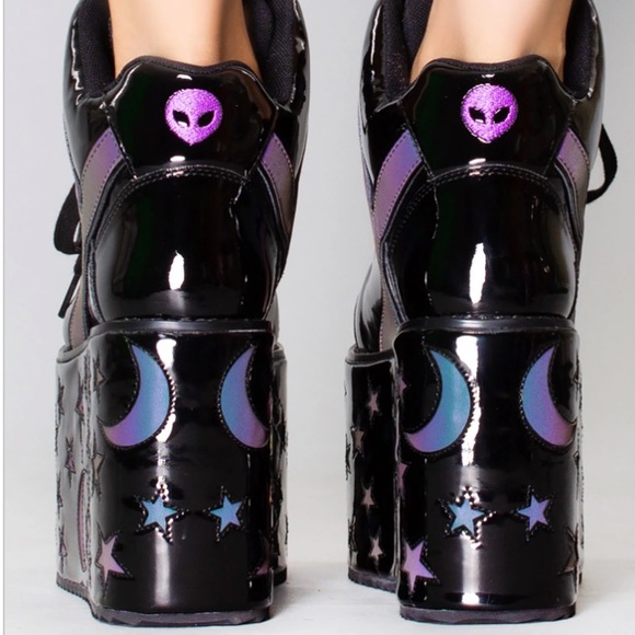 Qozmo Moon & Star Platform in Black Reflective - Picture 3 of 7